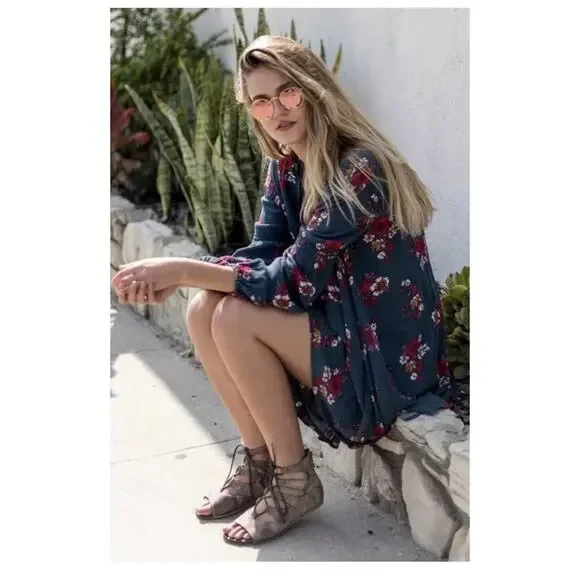 NEW ROAN BED STU Gladiator Sandals Distressed Taupe Leather Womens Size 6.5 - Picture 5 of 8